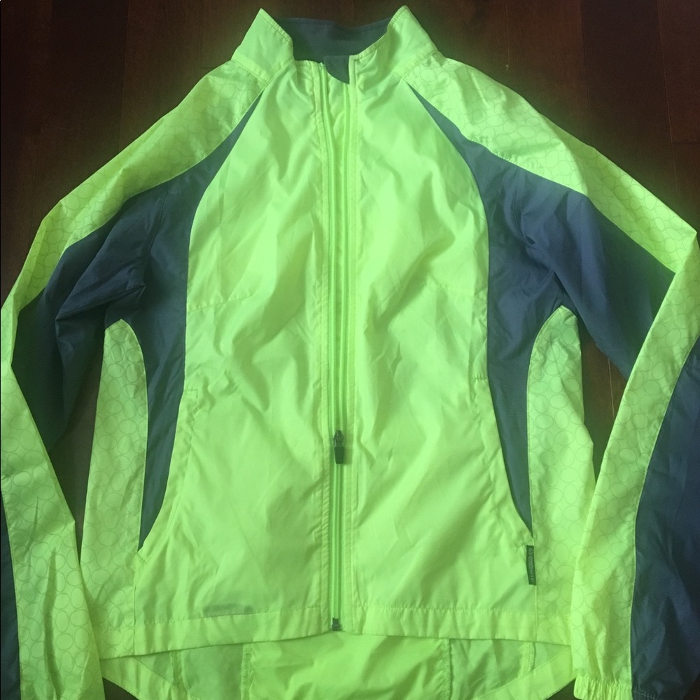 Women’s reflective light weight running jacket
